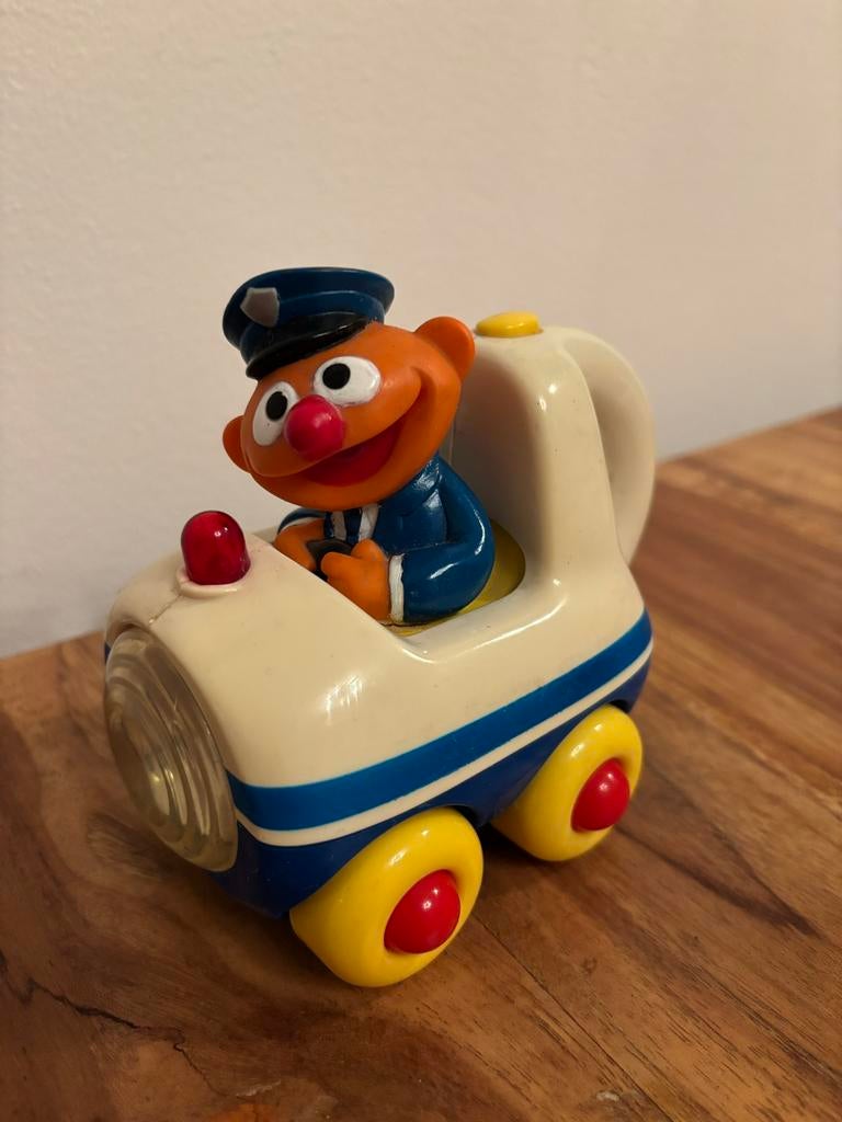 Ernie politiewagen uit 1999 - Sesamstraat speelgoed, Ophalen, Gebruikt, Auto, Met wieltjes