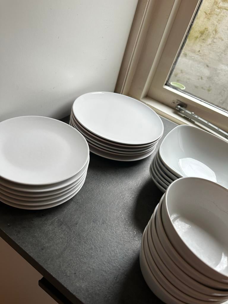 IKEA Servies: Borden en Kommen (wit en roze), Huis en Inrichting, Keuken | Servies, Ophalen, Gebruikt, Effen, Compleet servies