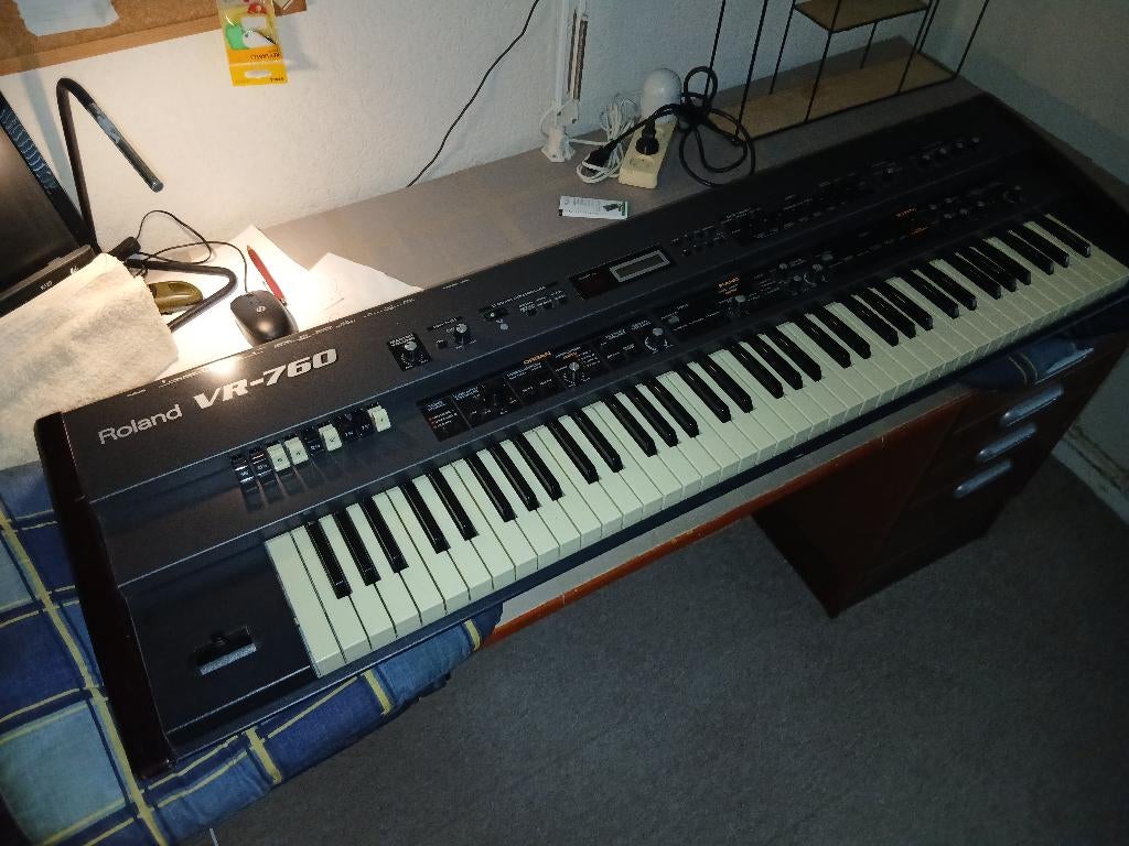 Roland VR-760   (defect), Muziek en Instrumenten, Keyboards, Gebruikt, 61 toetsen, Roland, Aanslaggevoelig, Midi-aansluiting, Ophalen