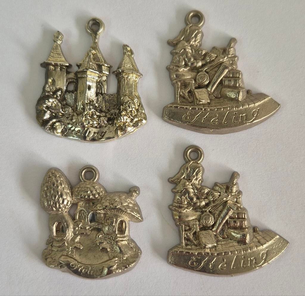 Oude Efteling hangers "zilverkleurig" (oud), Verzamelen, Efteling, Ophalen of Verzenden, Nieuw, Overige typen