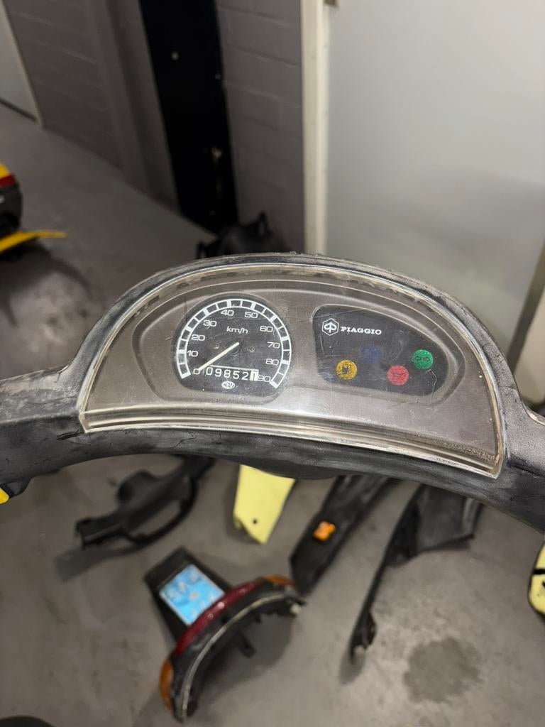 Piaggio Puch zip type 1 2 3 sp98 kilometer teller stuurkap, Ophalen of Verzenden, Zo goed als nieuw, Kap, Piaggio