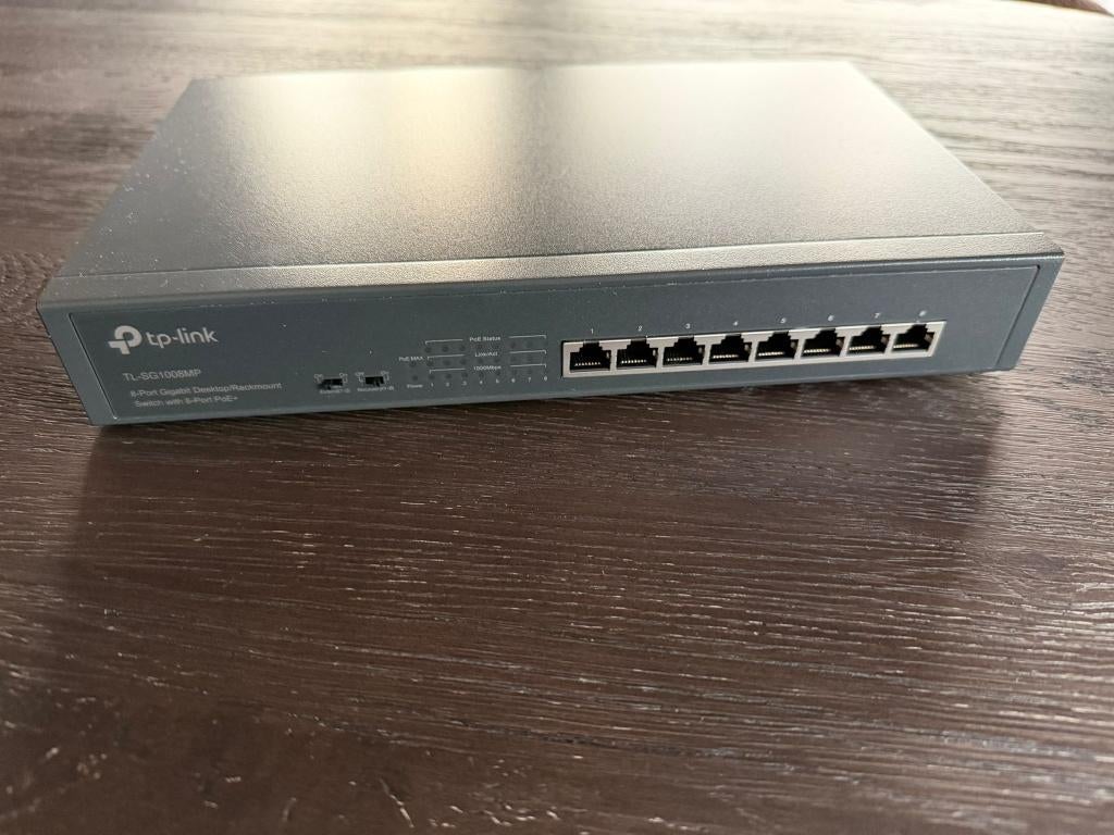 TP-Link SG1008MP 8-Port Gigabit Switch met PoE+, Ophalen, Zo goed als nieuw