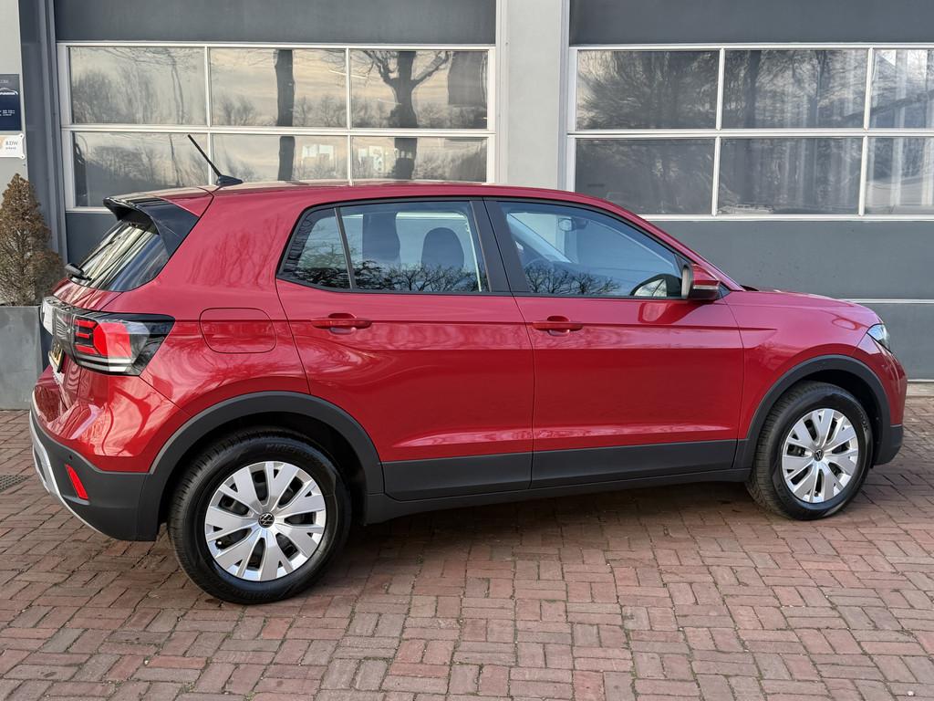 Volkswagen T-Cross 1.0 TSI 95pk 2024 Rood 410 KM NIEUW !, Auto's, Voorwielaandrijving, Gebruikt, Lichtsensor, 620 kg