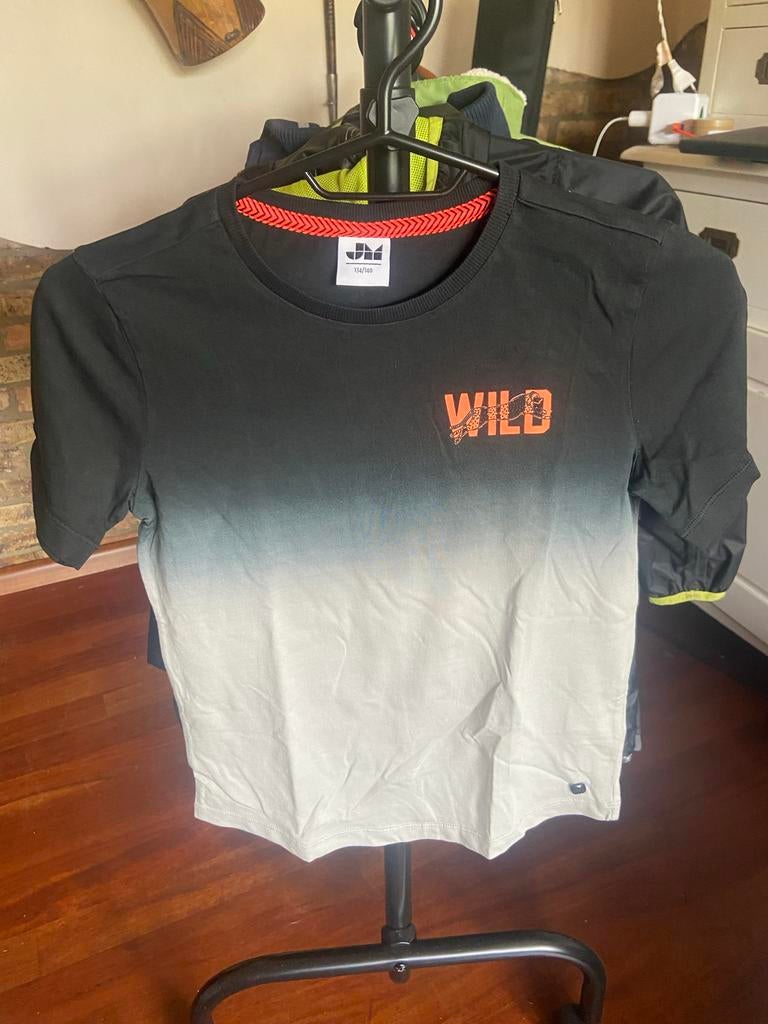 JM T-shirt zwart/wit met 'WILD' print, maat 134/140, Kinderen en Baby's, Kinderkleding | Maat 134, Ophalen of Verzenden, Gebruikt