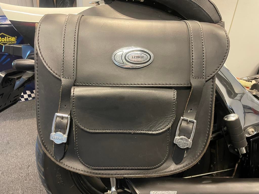 Suzuki intruder zijtassen set VL800 C800 M800, Motoren, Accessoires | Koffers en Tassen, Zo goed als nieuw, Ophalen of Verzenden