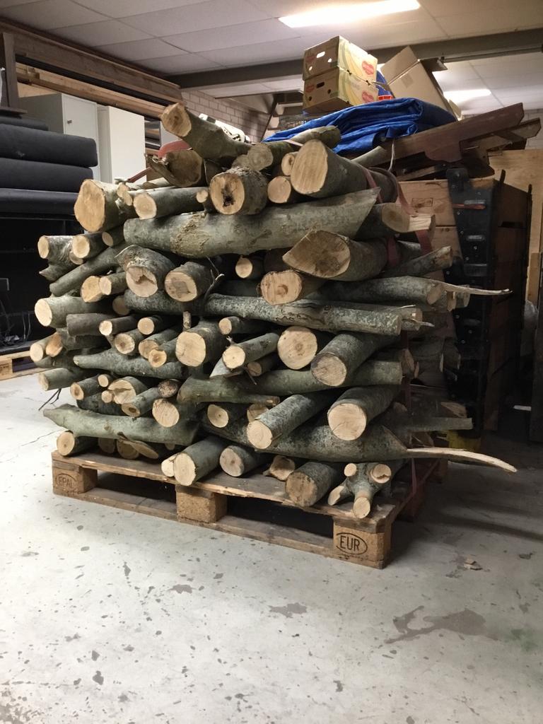 2,5 kuub gestapeld essen haardhout, Minder dan 3 m³, Ophalen