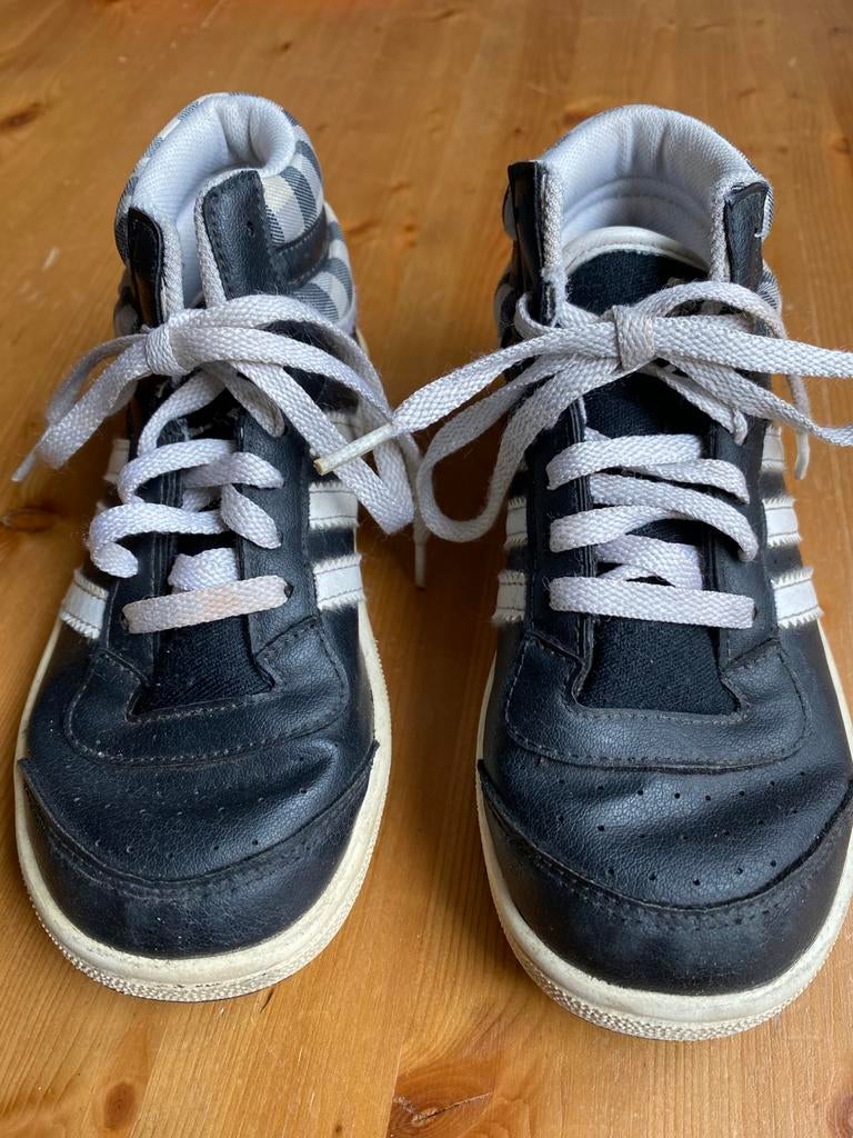 Adidas kinderschoen maat 27, Ophalen of Verzenden, Gebruikt, Jongen of Meisje