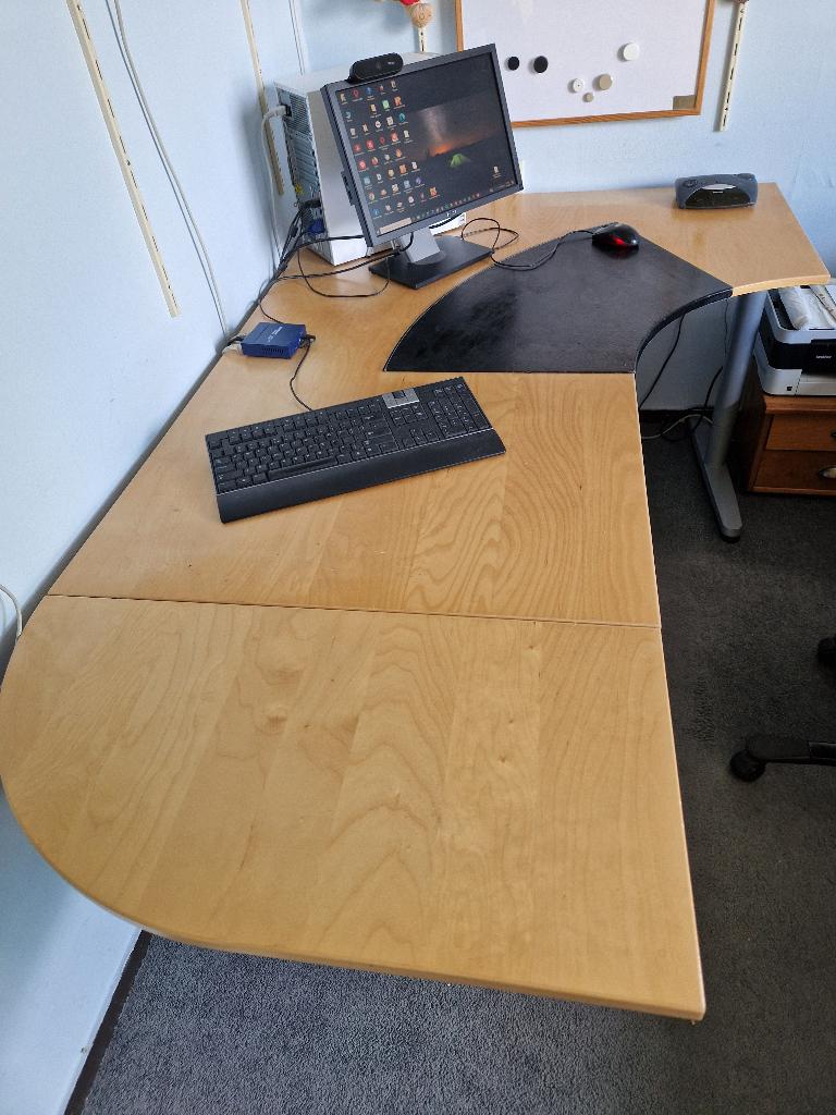 Gratis bureau, groot en netjes, Huis en Inrichting, Bureaus, Ophalen, Gebruikt, In hoogte verstelbaar, Hout
