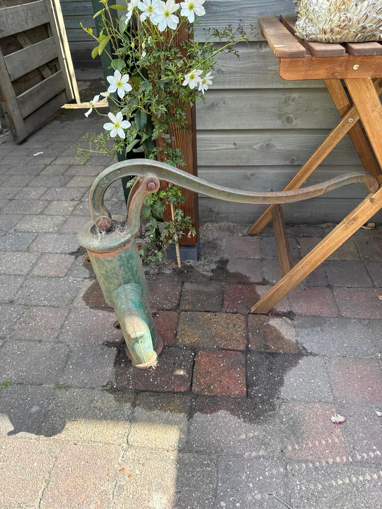 Antieke waterpomp - Decoratief, Antiek en Kunst, Ophalen