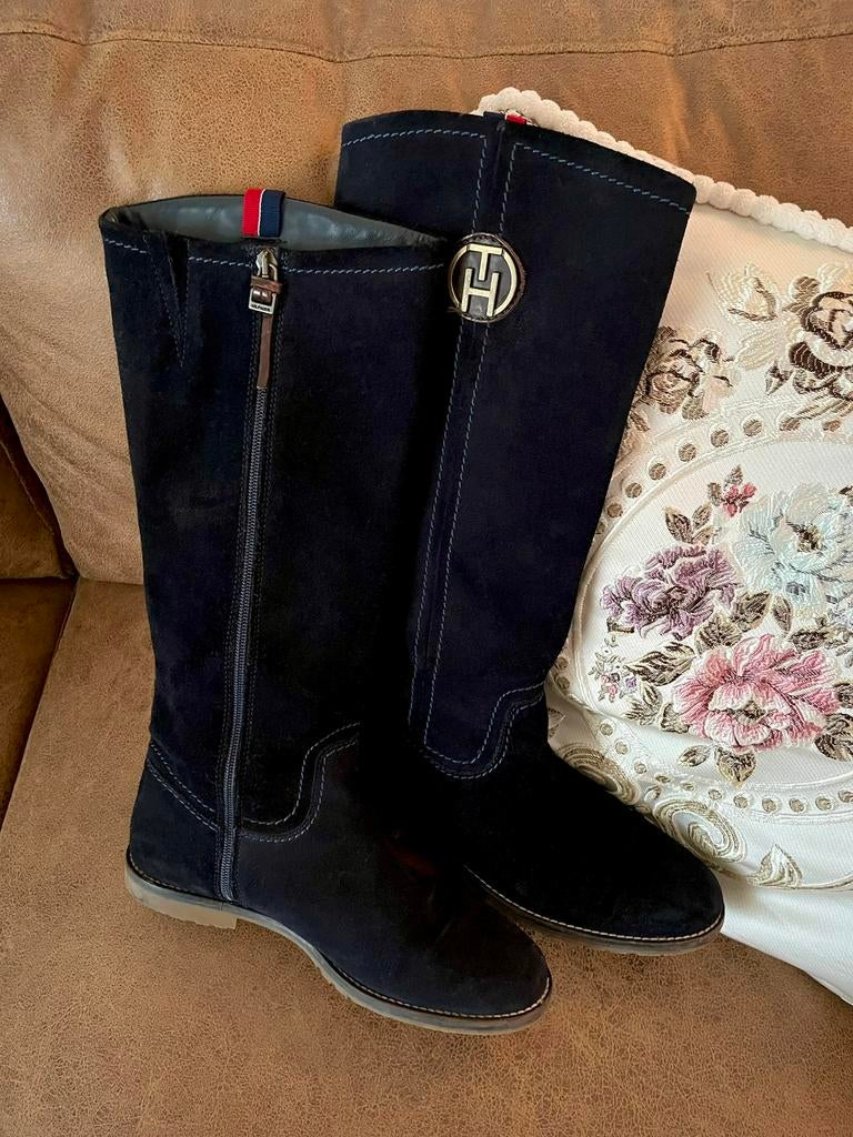 Tommy Hilfiger – zwarte hoge suède laarzen – maat 38, Hoge laarzen, Zwart, Ophalen of Verzenden, Gedragen