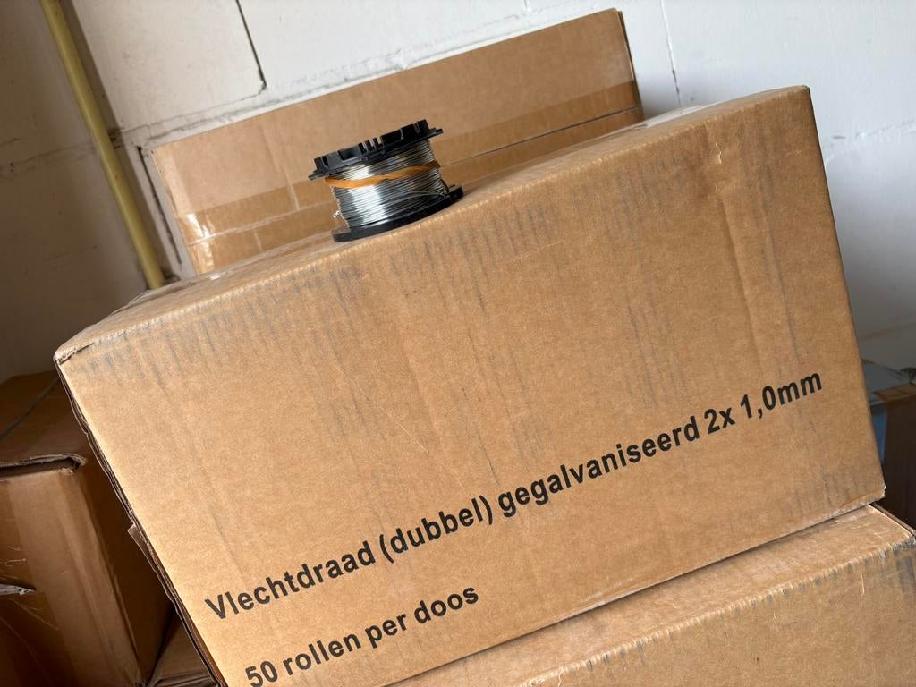 Twintier vlechtdraad 50 rollen in een doos, Doe-het-zelf en Verbouw, Ophalen of Verzenden, Zo goed als nieuw