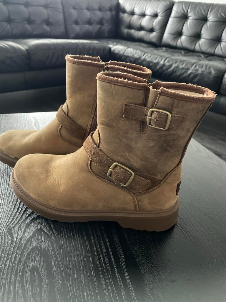 UGG laarzen maat 35 - Comfortabel en stijlvol, Kleding | Dames, Schoenen, Ophalen of Verzenden, Gedragen, Bruin, Lage of Enkellaarzen