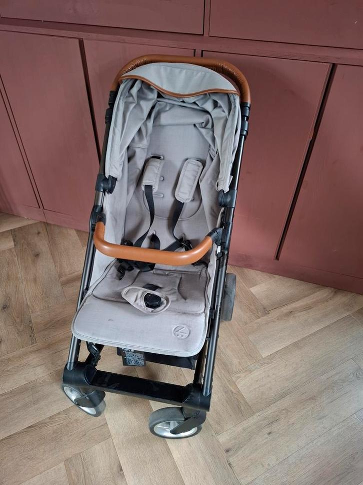Mooie Mutsy Nexo Buggy - Inklapbaar & Verstelbaar, Kinderen en Baby's, Buggy's, Zo goed als nieuw, Overige merken, Verstelbare rugleuning