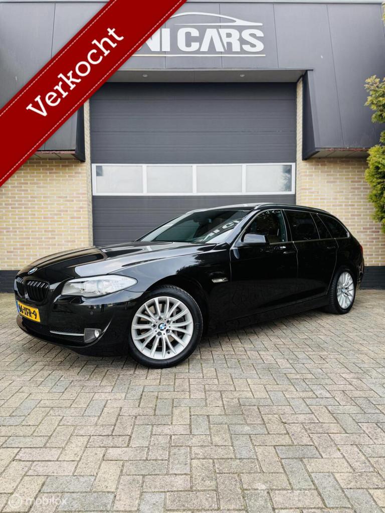 BMW 5-serie Touring 528i High Executive|Automaat|Opendak|NAP, Euro 5, Gebruikt, 2000 kg, Zwart