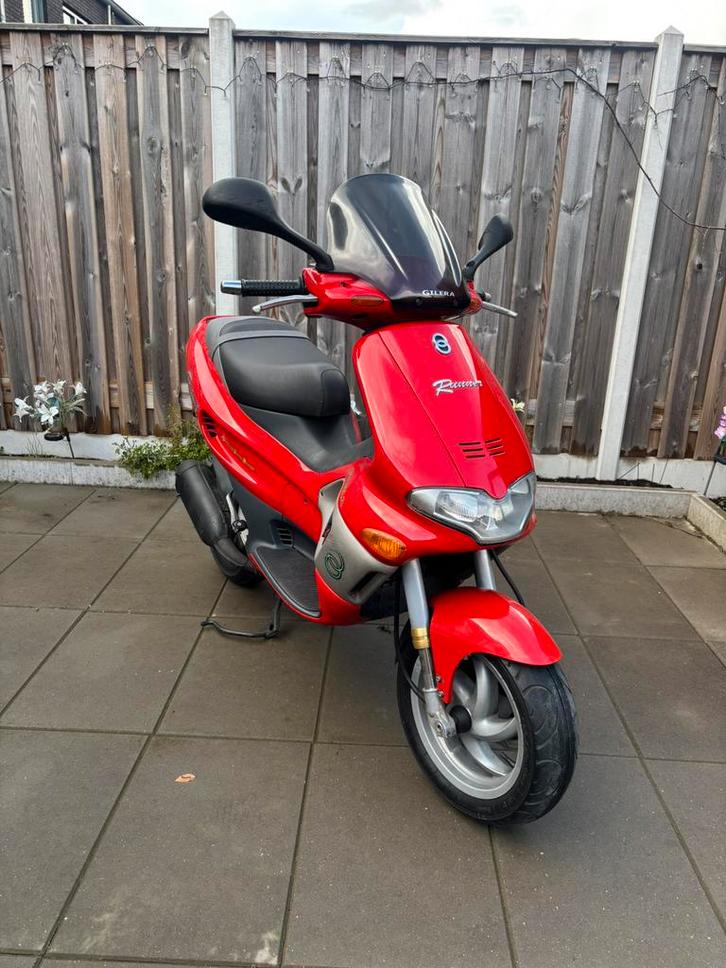 Gilera runner 125cc sd a1, Fietsen en Brommers, Scooters | Piaggio, Zo goed als nieuw, Overige modellen, Ophalen