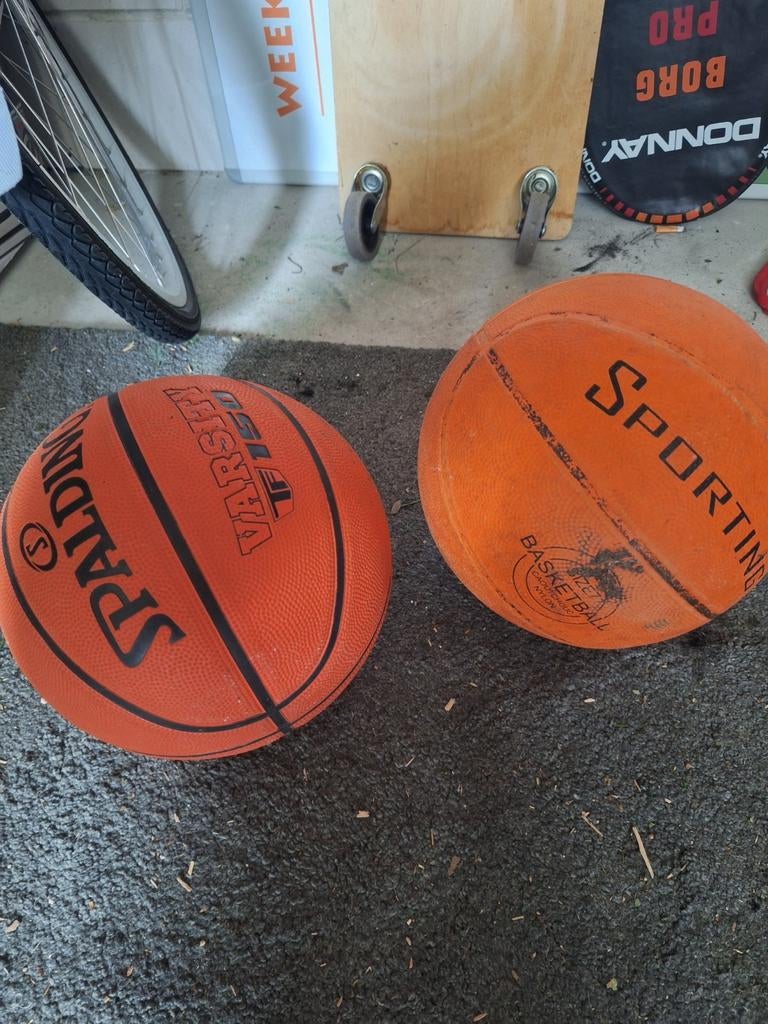 2 basketballen, maat 6 en 7, waarvan 1 nieuw, Ophalen of Verzenden