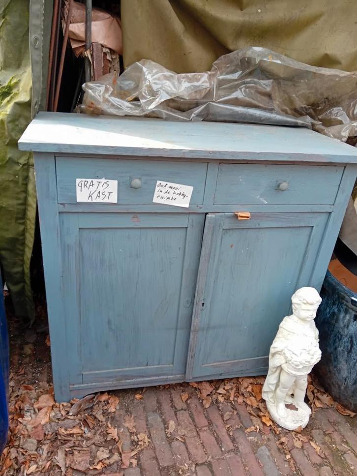 Gratis oude blauwe kast Ook: "De Evenaar" Eemnes, Huis en Inrichting, Kasten | Overige, Gebruikt, Ophalen