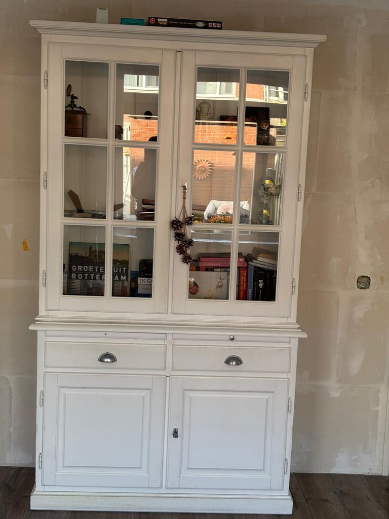 Stijlvolle witte buffetkast met glazen deuren en lades, Gebruikt, 100 tot 150 cm, Ophalen of Verzenden, Met lade(s)