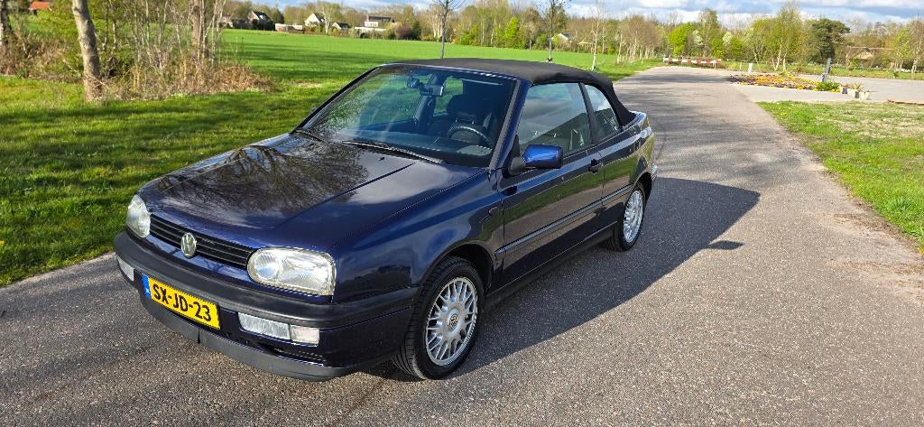 Volkswagen Golf 1.8 Cabriolet 55KW 1998 Blauw Nieuwe APK!, Stof, 74 pk, Zwart, 4 cilinders
