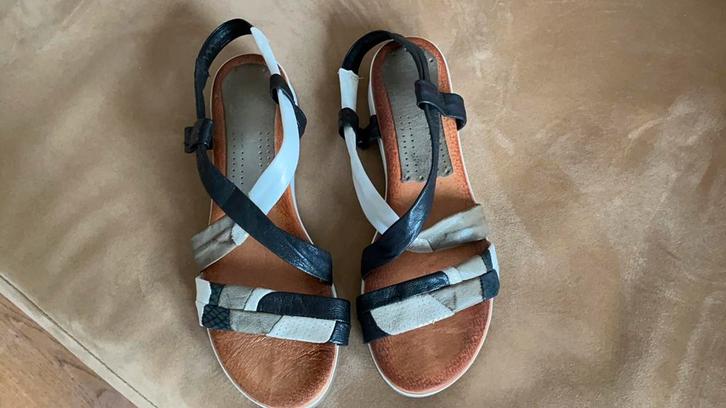 Leren sandalen 39, Kleding | Dames, Schoenen, Zo goed als nieuw, Sandalen of Muiltjes, Beige, Ophalen of Verzenden