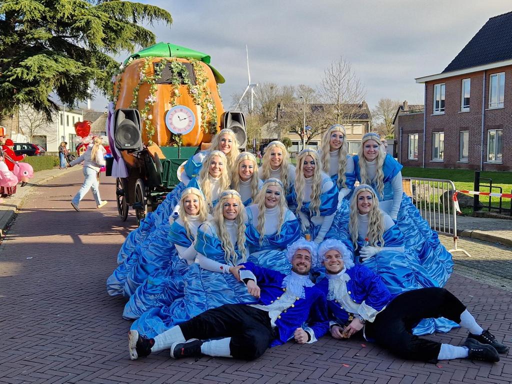 Loopgroep Assepoester carnaval, Ophalen
