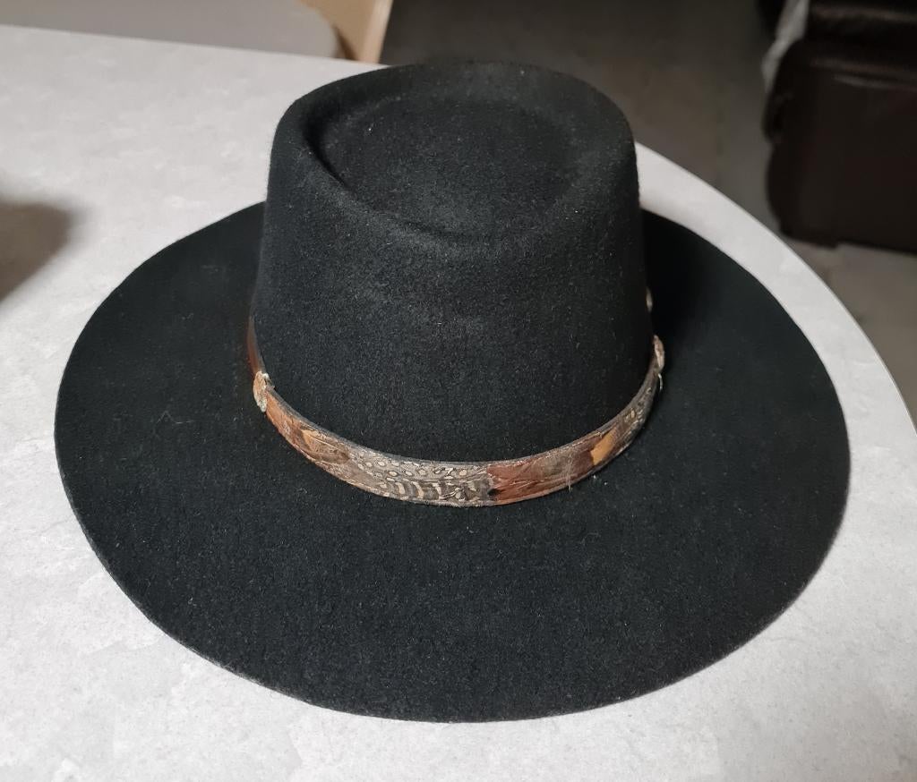Mooie vintage Broner hoed met verenrand - 100% wol - maat S, Antiek en Kunst, Antiek | Kleding en Accessoires, Ophalen of Verzenden