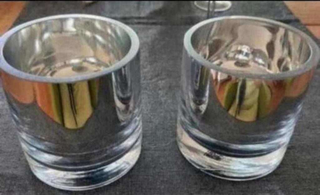 2 st Lifestyle 10 cm. Glazen Theelicht Houders. Zilver ZGAN, Ophalen of Verzenden, Zo goed als nieuw, Overige materialen, Minder dan 25 cm