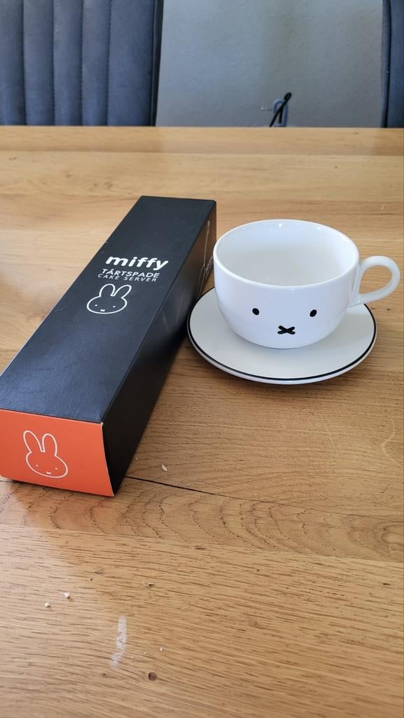 Nijntje taartschep - nieuw en kop en schotel extra, Keramiek, Nieuw, Ophalen of Verzenden, Overige stijlen