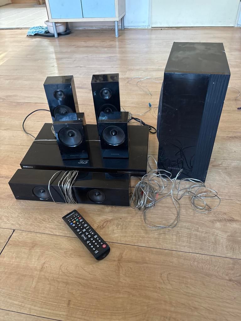 Home cinema set 1000 watt, Audio, Tv en Foto, Home Cinema-sets, Gebruikt, Blu-ray-speler, 70 watt of meer, Ophalen of Verzenden