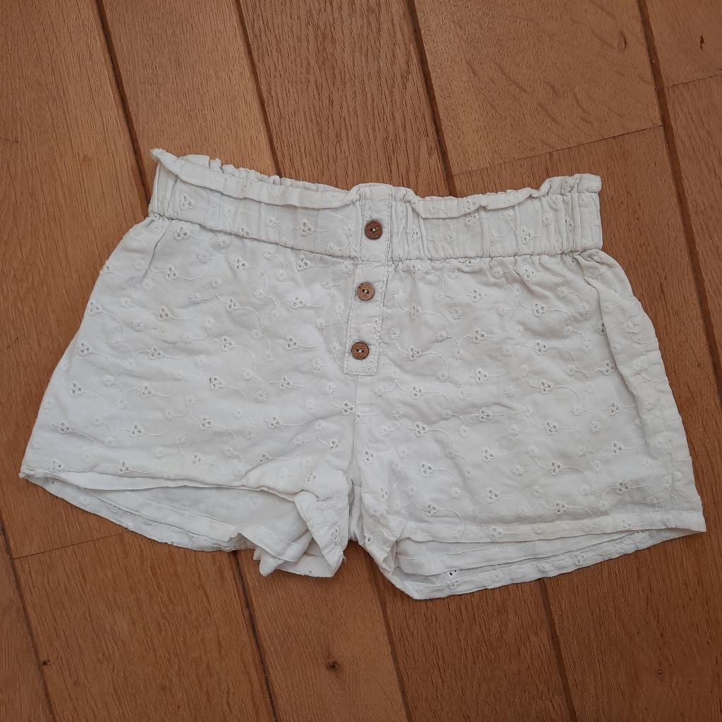 Bermuda short wit broderie maat 122/128, Kinderen en Baby's, Kinderkleding | Maat 122, Ophalen of Verzenden, Zo goed als nieuw
