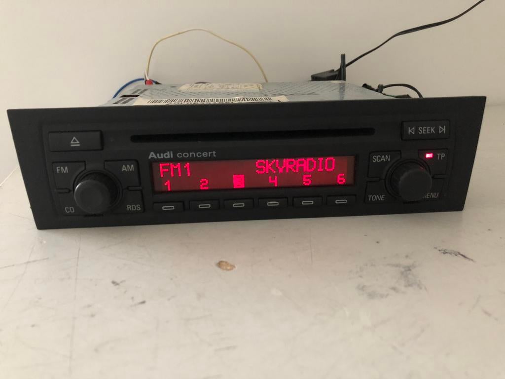 ORIGINEEL AUDI A3 8P CONCERT 2 RADIO CD ENKEL DIN BOSE A 3, Ophalen of Verzenden, Zo goed als nieuw