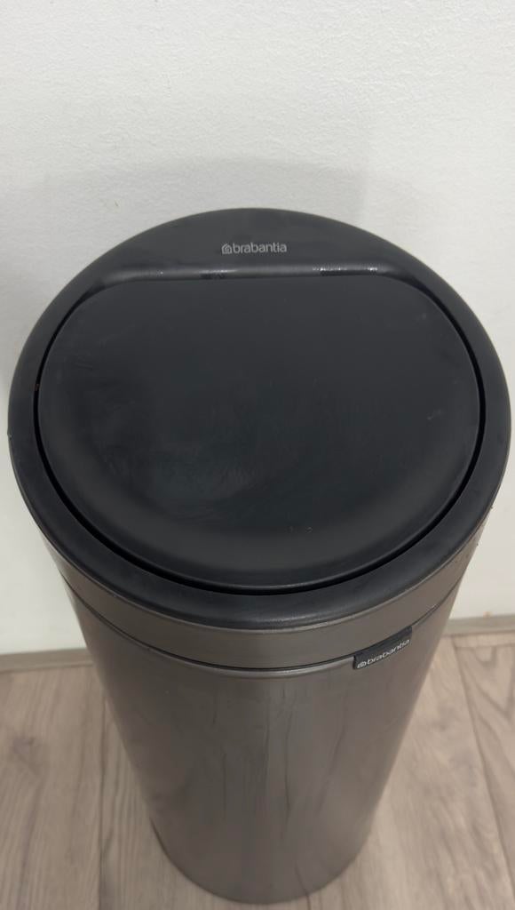 Brabantia prullenbak met drukknop, Huis en Inrichting, Woonaccessoires | Prullenbakken, Gebruikt, 50 tot 75 cm, Ophalen of Verzenden