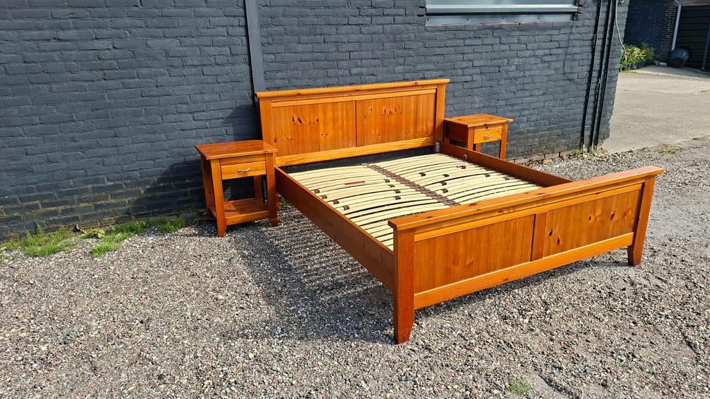 Piet klerkx houten bed 200x160, 2 nachtkastjes >> Meijel, Tuin en Terras, Ophalen, Hout