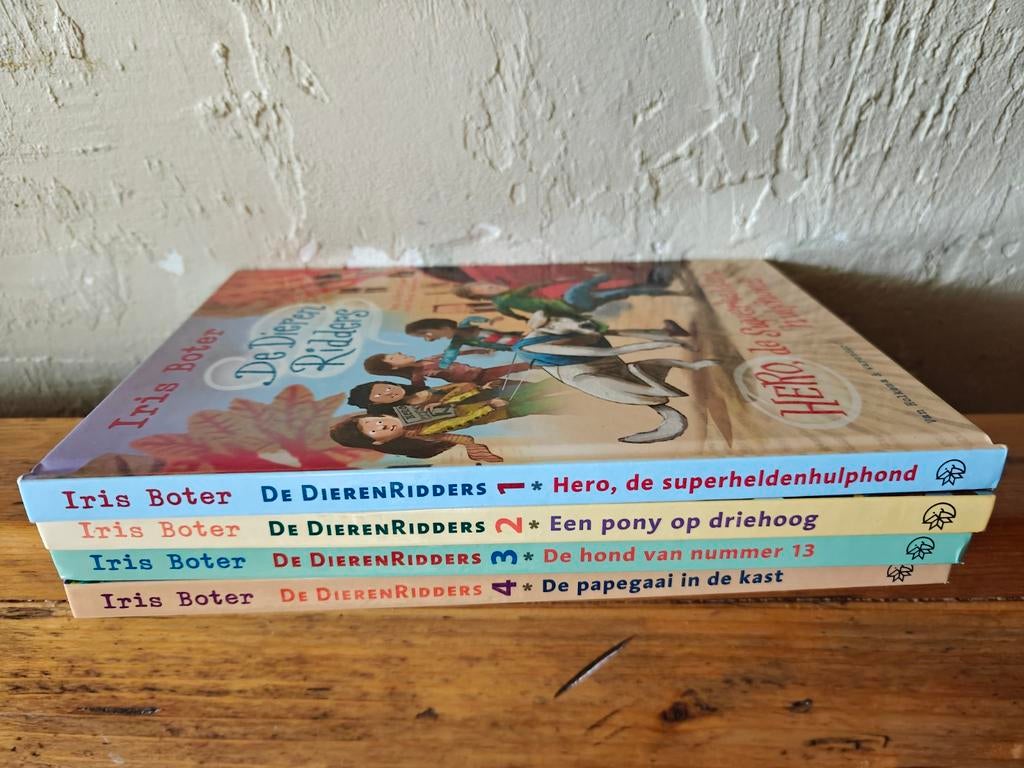 4 Delen van de serie: De Dieren Ridders., Ophalen of Verzenden, Zo goed als nieuw, Fictie algemeen
