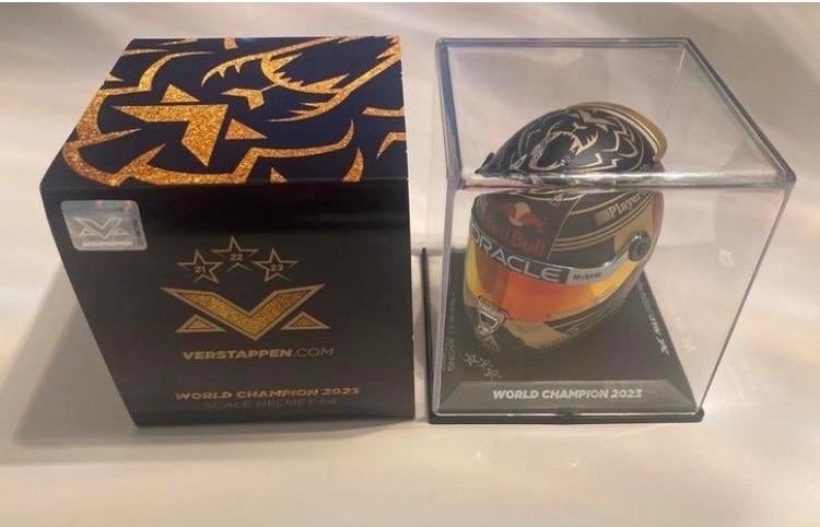 Max Verstappen 1/4 World Champion Helm 2023, Ophalen of Verzenden, Nieuw, Formule 1