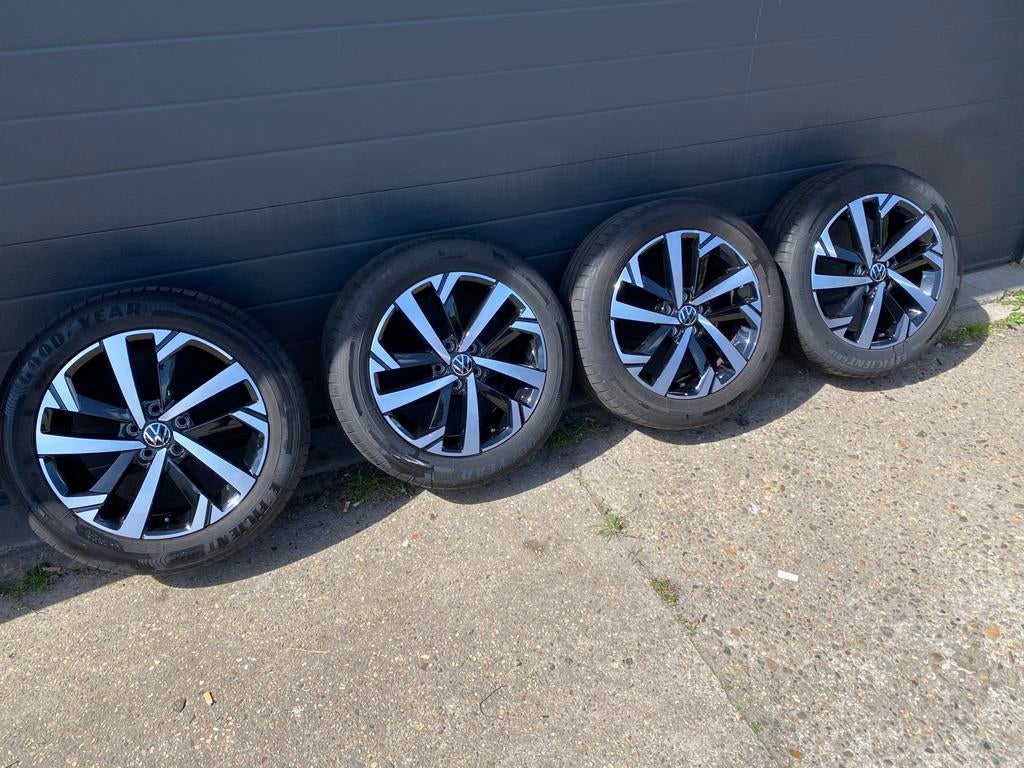 VW Polo 2G Torsby 16 inch R-line velgen met zomerbanden, 16 inch, Banden en Velgen, Ophalen of Verzenden, Personenwagen