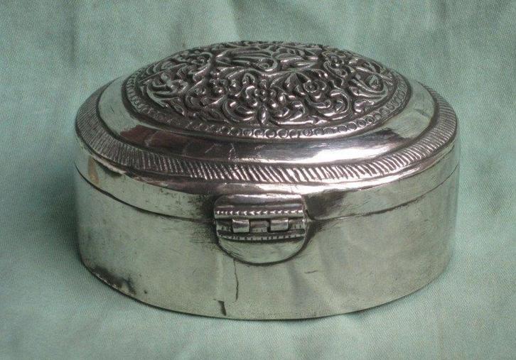 Indonesisch zilveren doosje, Antiek en Kunst, Antiek | Goud en Zilver, Zilver, Ophalen of Verzenden