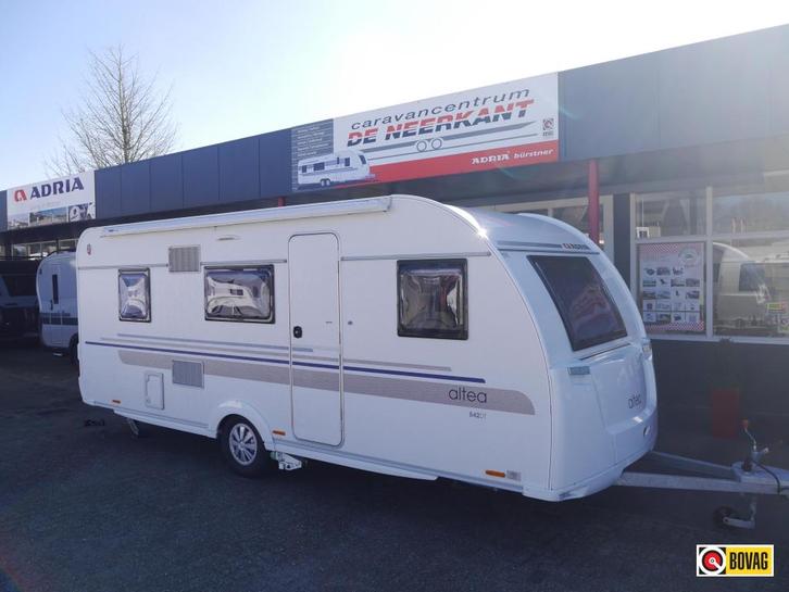 Adria Altea 542 DT 3 stapelbedden, Caravans en Kamperen, Caravans, Bedrijf, tot en met 6, 1000 - 1250 kg, Treinzit, Adria, Dwarsbed