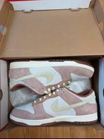 Nike Dunk Low Rose Whisper - Maat 44 - Zo goed als nieuw, Wit, Nieuw, Ophalen of Verzenden, Sneakers of Gympen