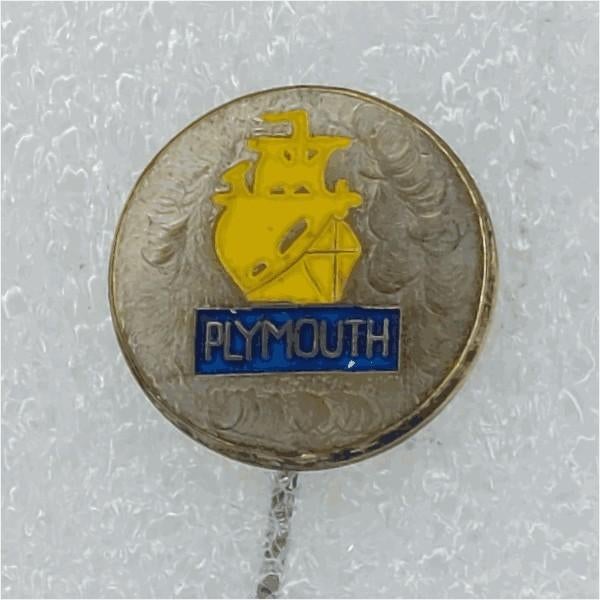 SP1048 Speldje Plymouth, Verzamelen, Speldjes, Pins en Buttons, Ophalen of Verzenden, Gebruikt, Overige onderwerpen