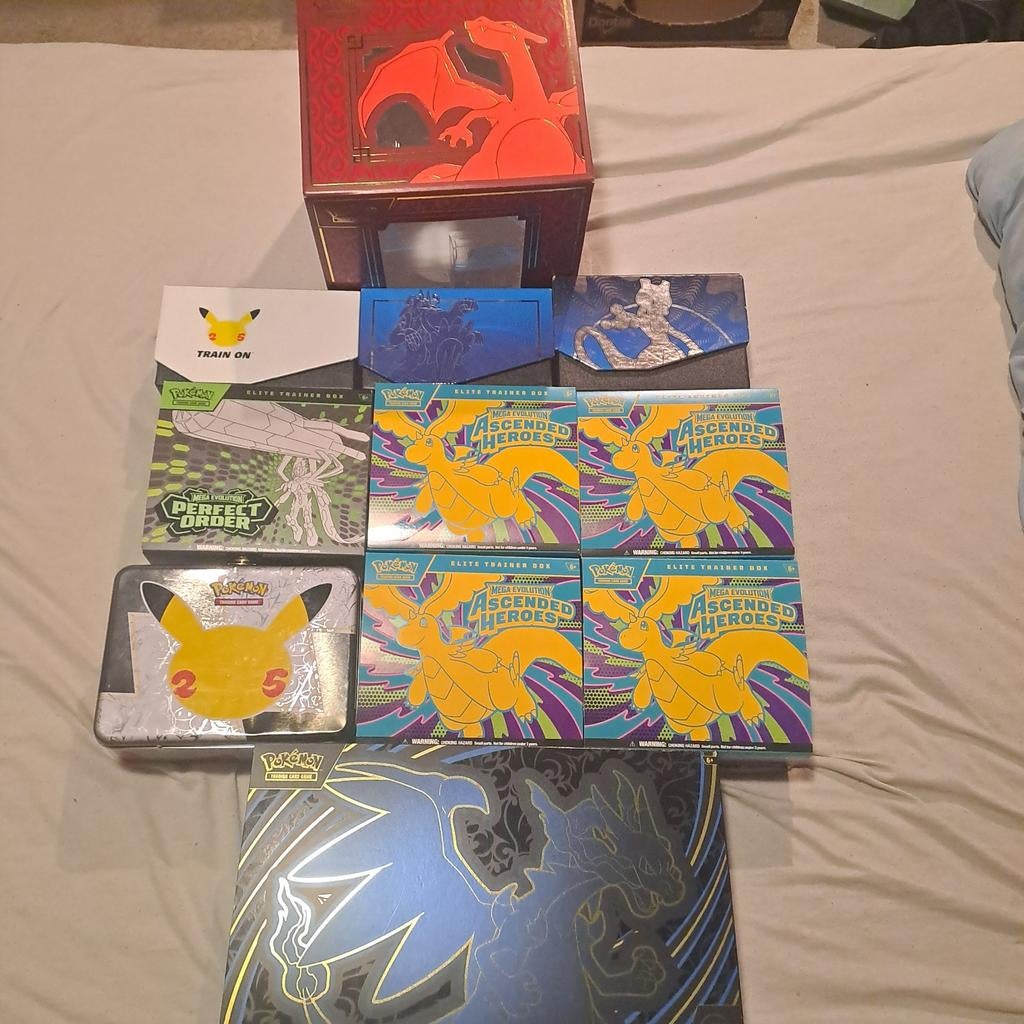 Lege Pokémon ETB dozen en blik, Hobby en Vrije tijd, Verzamelkaartspellen | Pokémon, Ophalen of Verzenden