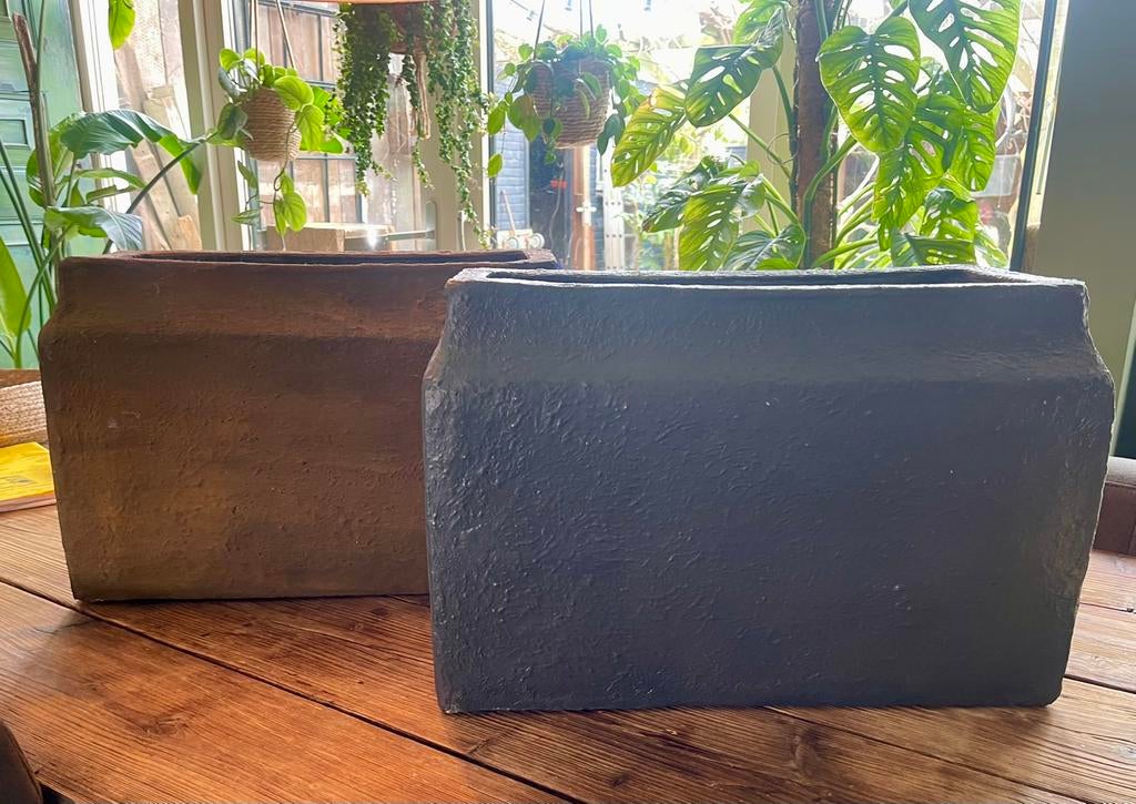 Set van 2 robuuste vensterbank potten, Tuin en Terras, Bloempotten, Rond, Ophalen of Verzenden, Zo goed als nieuw, Aardewerk