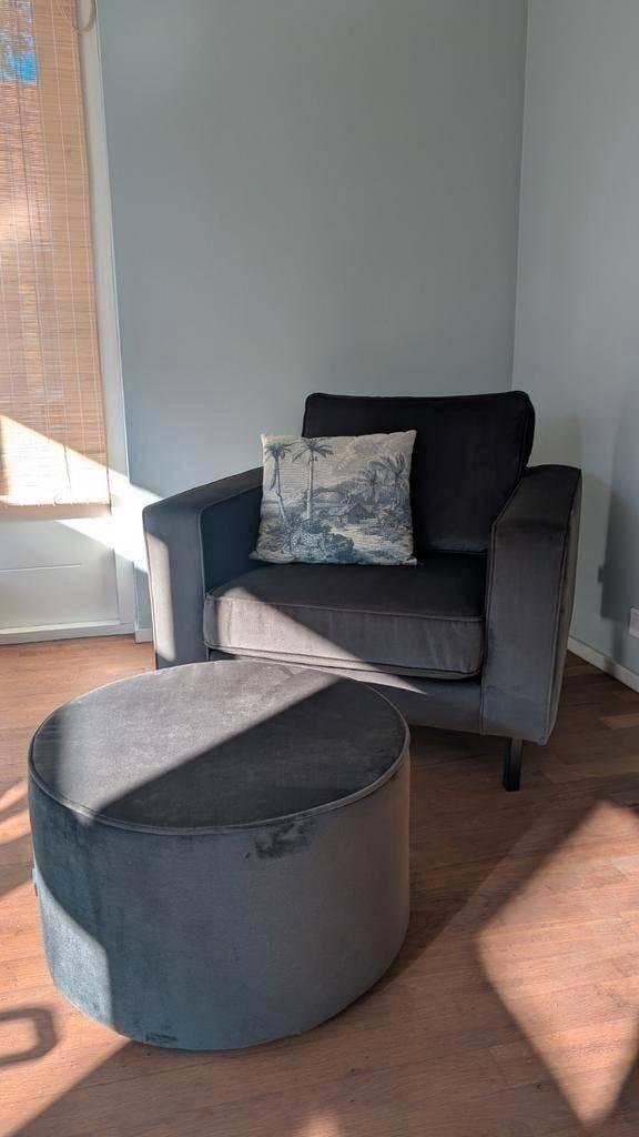 WOOOD warmgroene stoel met hocker - Zo goed als nieuw!, Huis en Inrichting, Stoelen, Zo goed als nieuw, Eén, Ophalen