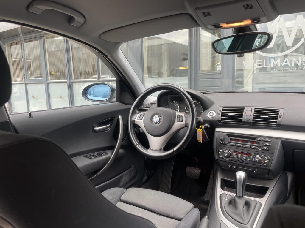 BMW 1-serie 120i Executive Aut6 | 17 inch | Sportstoelen | S, Auto's, BMW, Zwart, 4 cilinders, 150 pk, Bedrijf