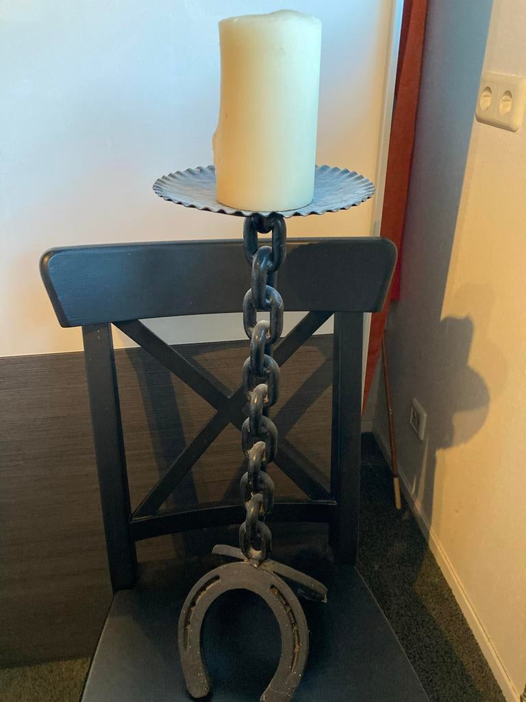 Kandelaar met ketting en hoefijzer, Gebruikt, 25 tot 50 cm, Zwart, Ophalen of Verzenden