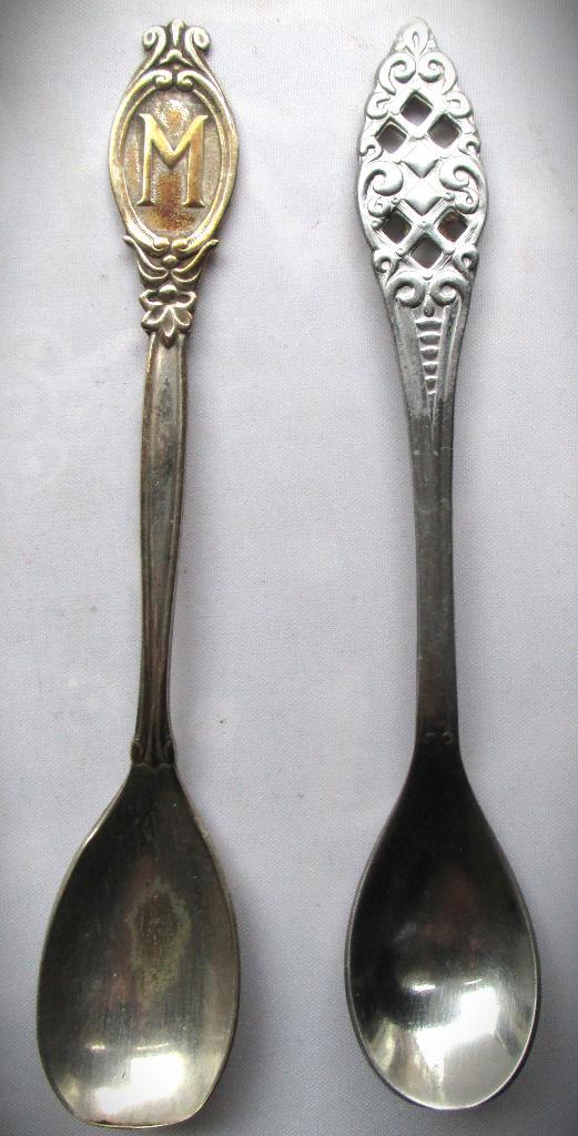 AVRO jaren 30 theelepel goud kleur M~Pako Lepel, Antiek en Kunst, Antiek | Bestek, Ophalen of Verzenden