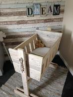 Handgemaakte houten wieg met matras - Landelijk, Kinderen en Baby's, Babywiegjes en Ledikanten, Ophalen, Gebruikt, Wieg