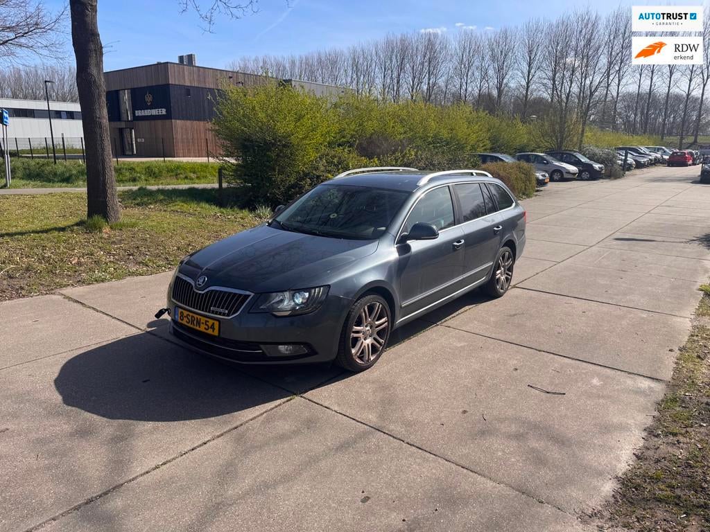 Skoda Superb Combi 1.6 TDI Sprint Pro KOPPELING DEFECT, Auto's, Skoda, Bedrijf, Te koop, Superb, ABS, Airbags, Airconditioning