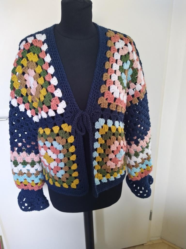 Nieuw handgehaakt granny squares vest - One Size, Kleding | Dames, Truien en Vesten, Maat 38/40 (M), Overige kleuren, Nieuw, Ophalen of Verzenden