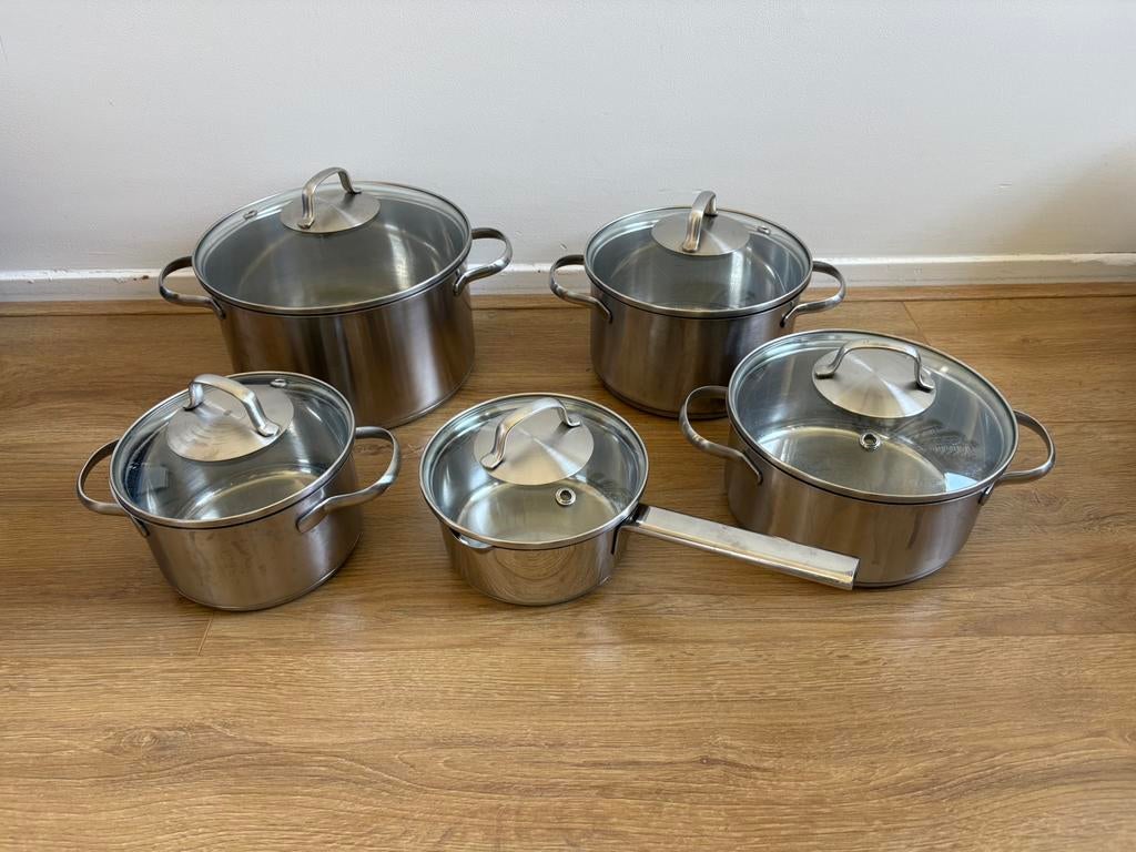 Complete pannenset 5 stuks 5 3 2,5 1,5 en 1 liter, Ophalen, Zo goed als nieuw, Rvs, Pannenset